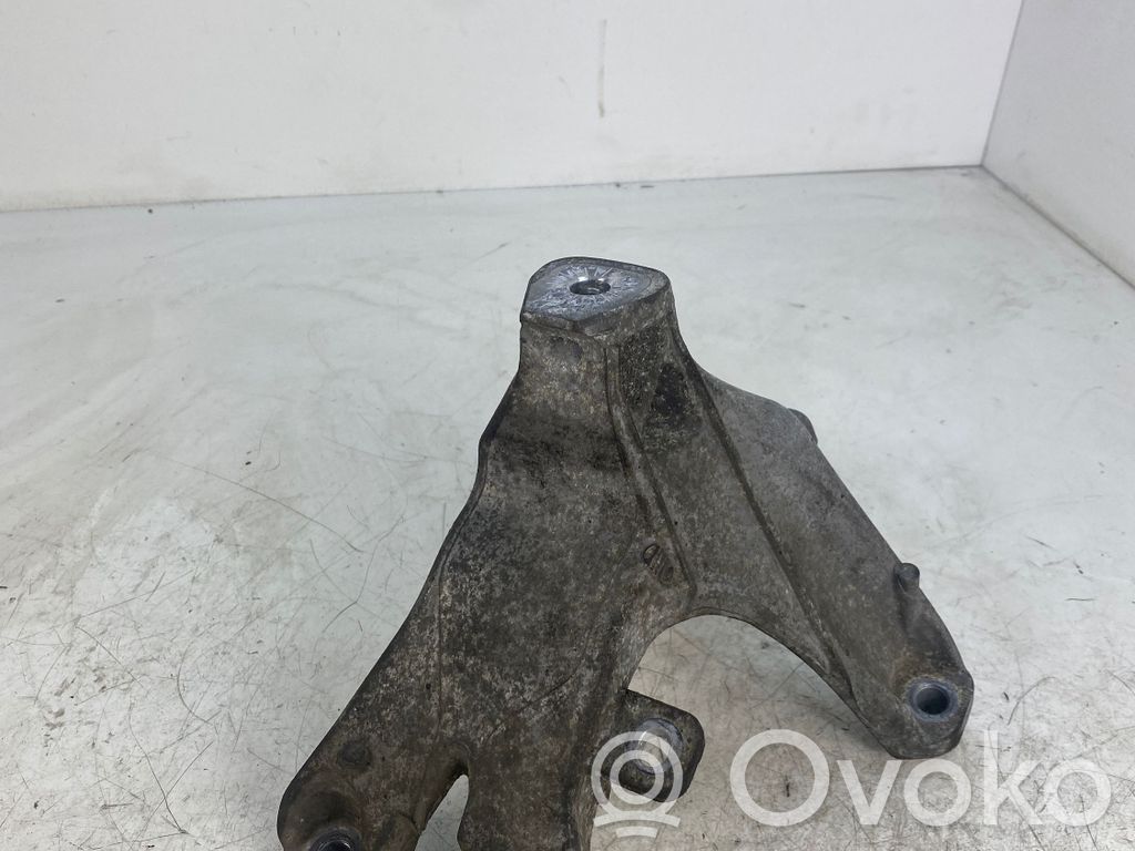 Audi A4 S4 B8 8K Engine mounting bracket 
