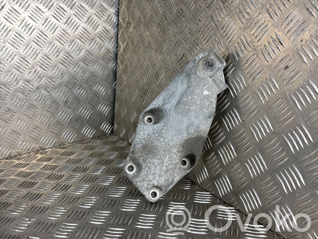 BMW X3 F25 Engine mounting bracket 