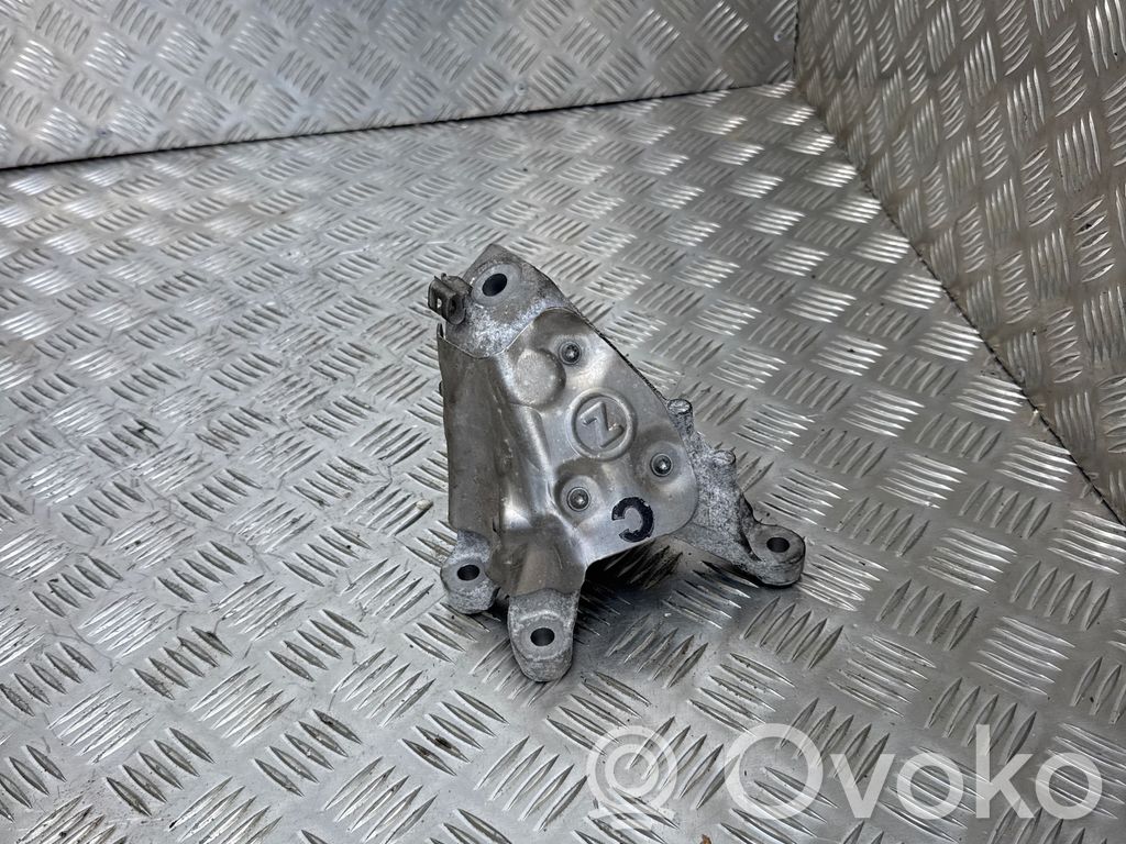 BMW 5 G30 G31 G38 Engine mounting bracket 