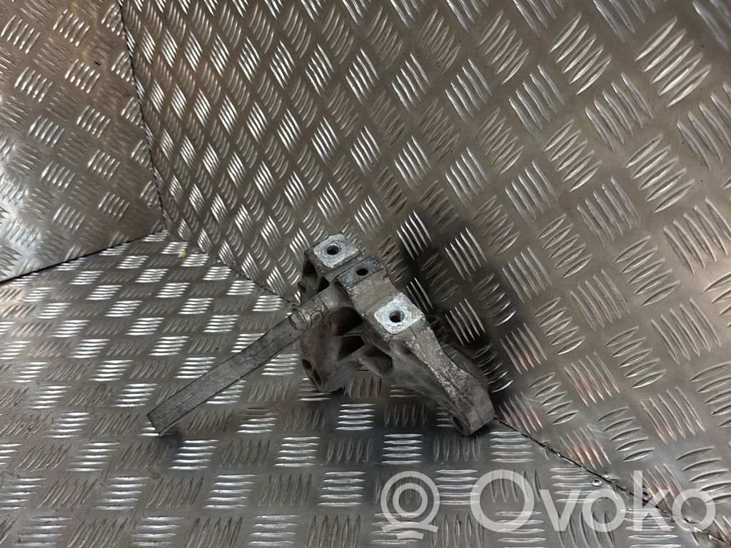 Volkswagen Golf VI Vaihdelaatikon kannake 