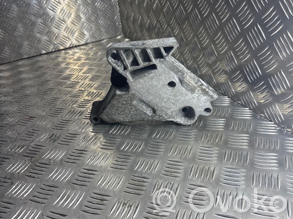 Volkswagen Golf VI Engine mounting bracket 