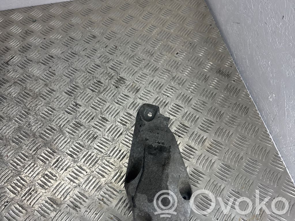BMW X3 F25 Engine mounting bracket 