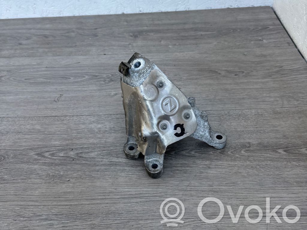 BMW 5 G30 G31 G38 Engine mounting bracket 