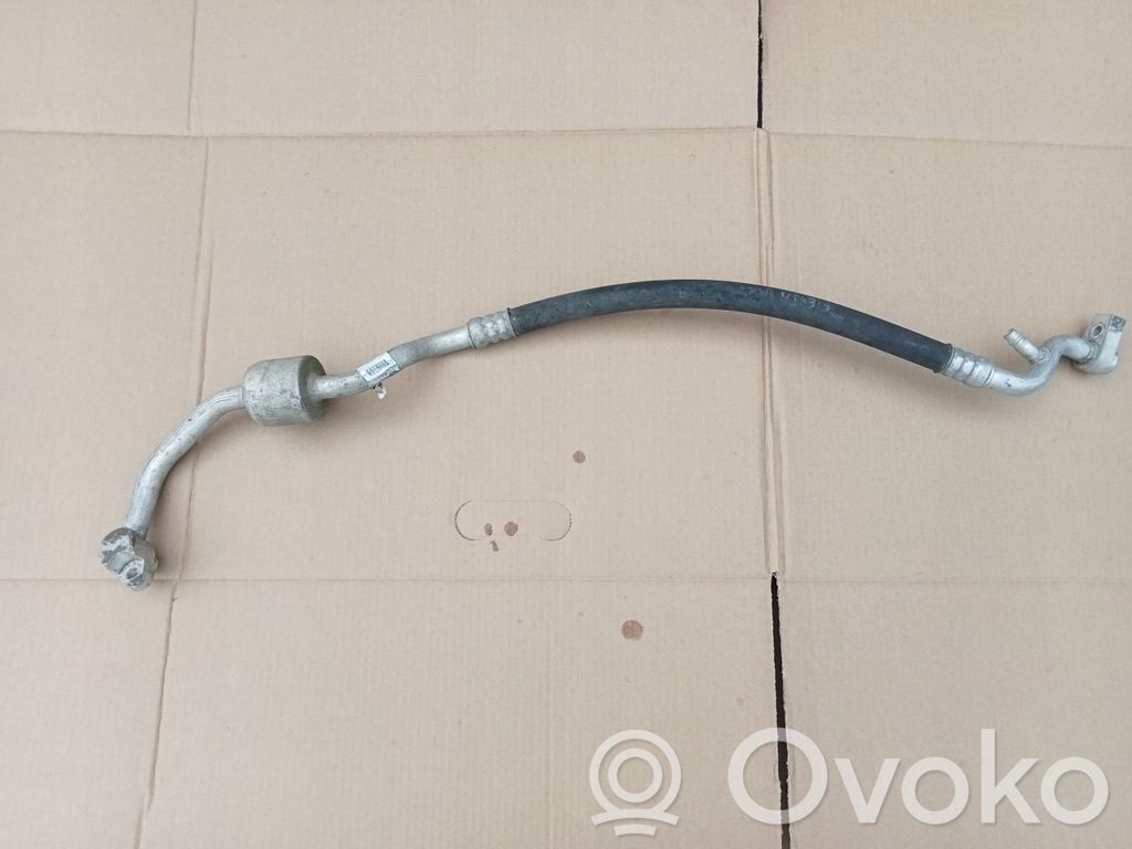 Ilmastointilaitteen putki (A/C)   C1B119F618DB