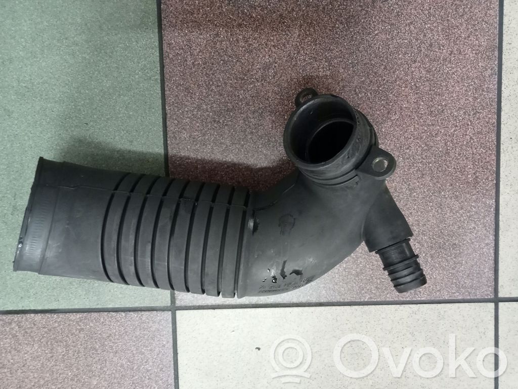 Volkswagen PASSAT B5.5 Air intake hose/pipe 