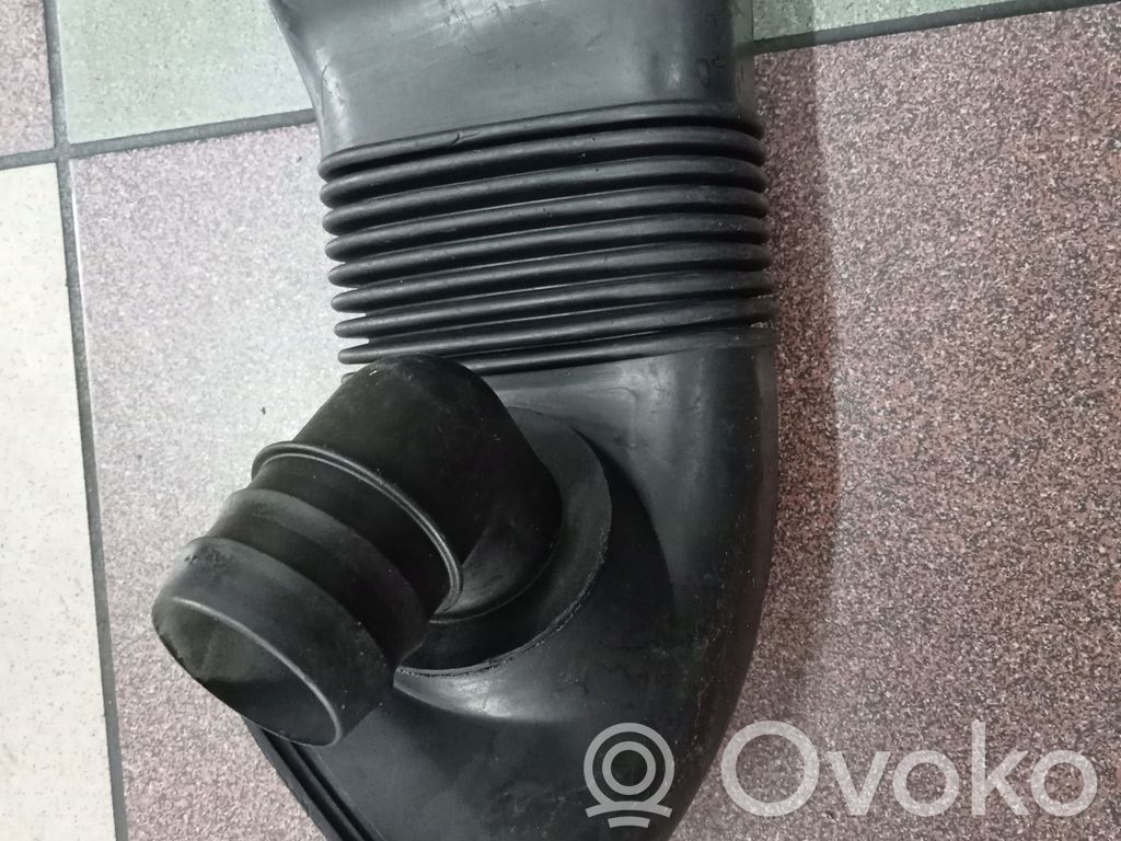 BMW 5 E39 Gaisa ieplūdes kanāla detaļas 