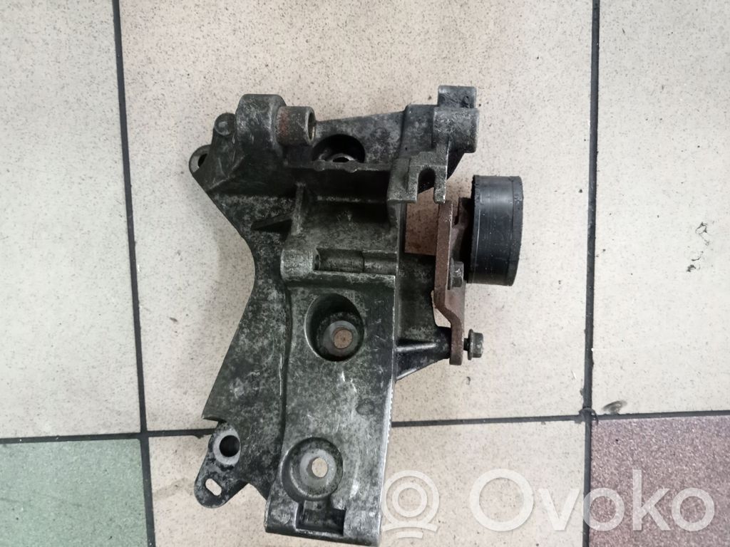 Renault Megane II Generator/alternator bracket 