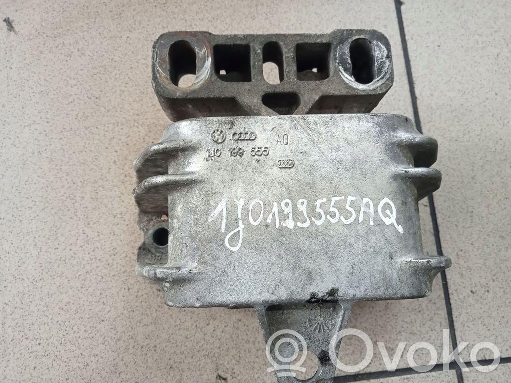 Skoda Octavia Mk1 (1U) Engine mount bracket 