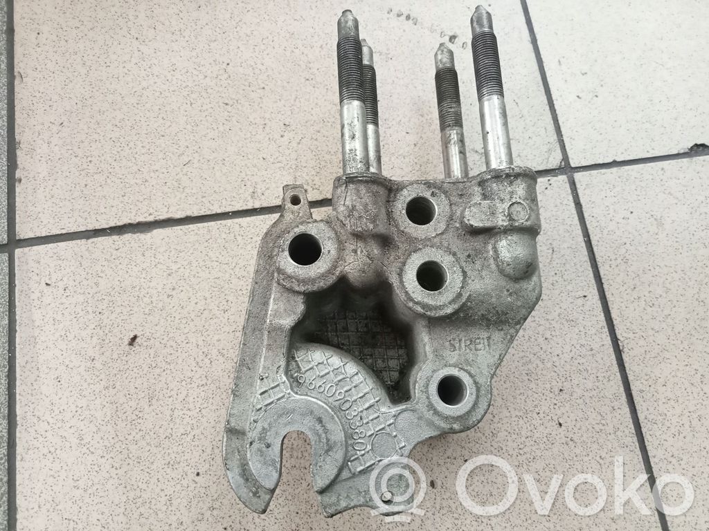 Citroen C-Crosser Engine mounting bracket 