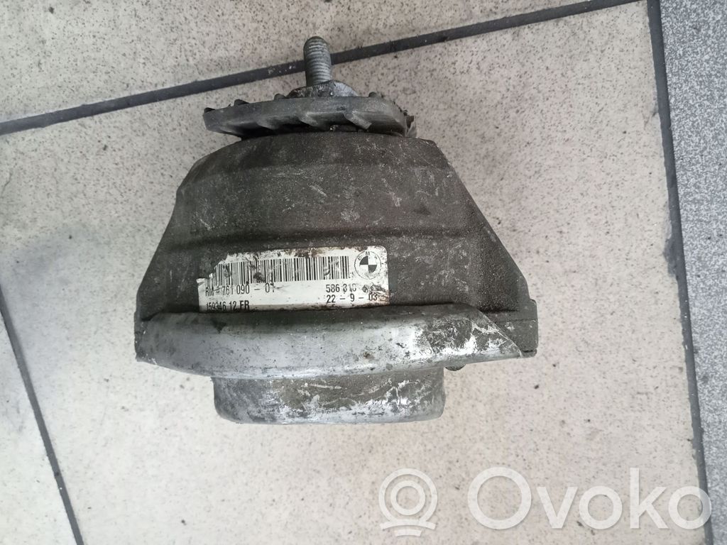 BMW 5 E60 E61 Dzinēja spilvens 