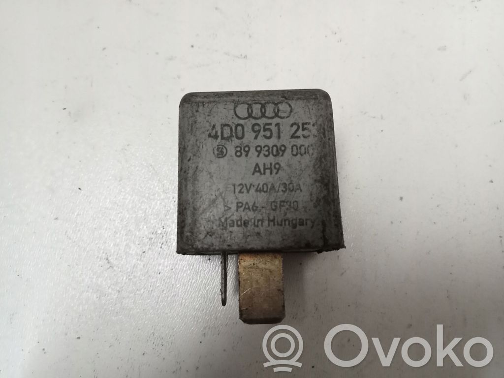 Audi A4 S4 B5 8D Muu rele 