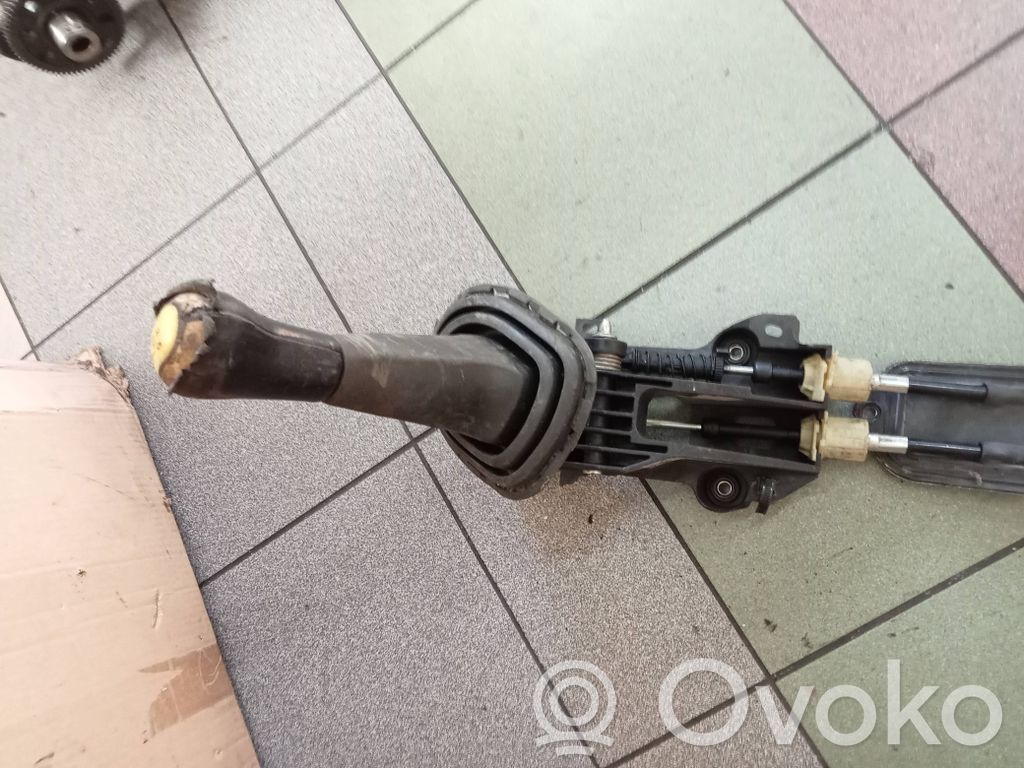 Toyota Yaris Lewarek zmiany biegów / górny 