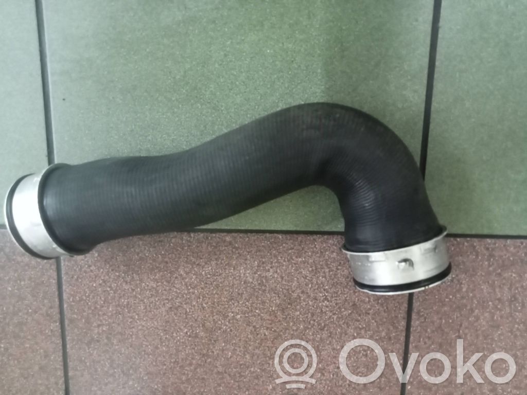 Volkswagen PASSAT B6 Wąż / Rura intercoolera 