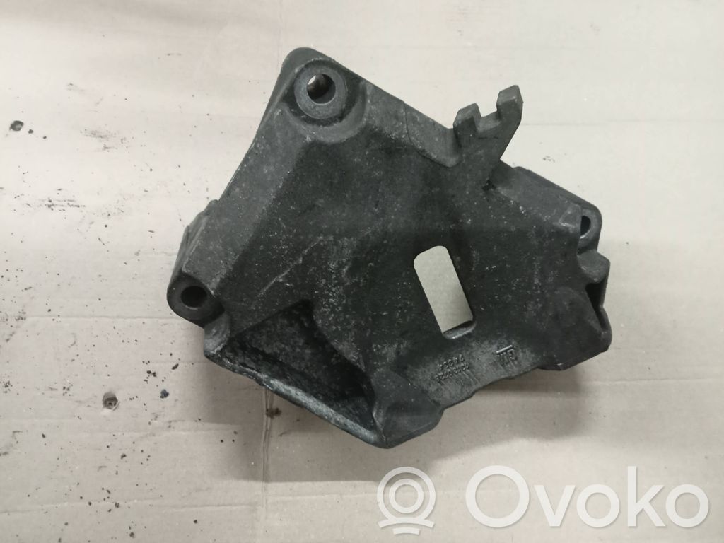 Opel Corsa D Engine mounting bracket 