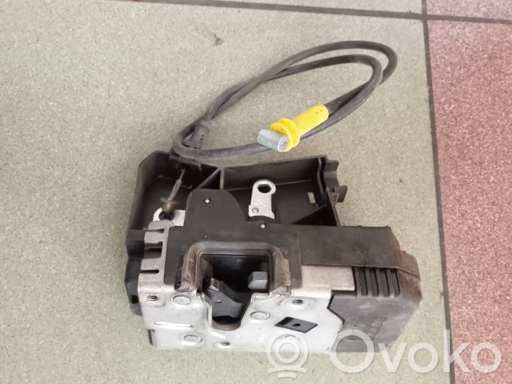 Renault Trafic II (X83) Încuietoare ușă față 