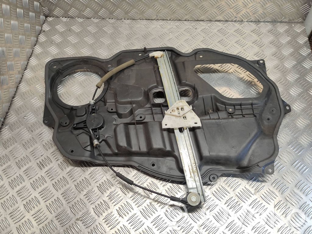 Mazda 2 Regulador con motor de la ventanilla de la puerta corredera 