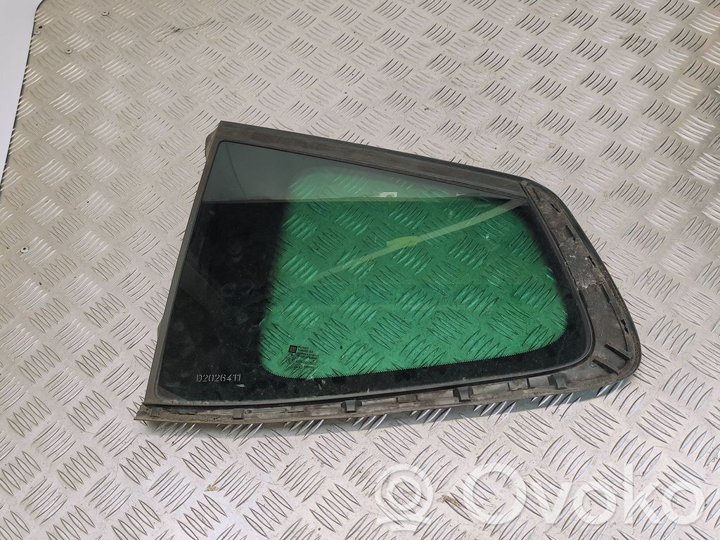 Opel Zafira C Rear side window 