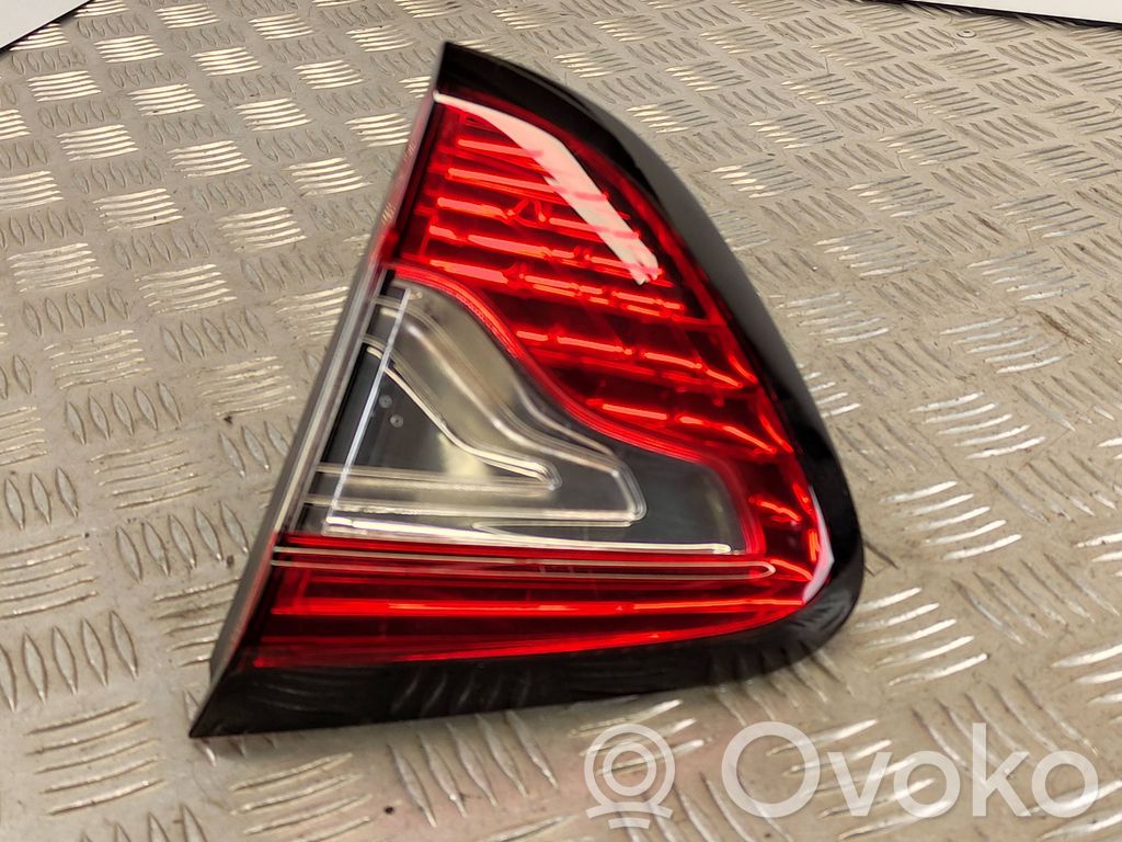 Renault Captur Tailgate rear/tail lights 