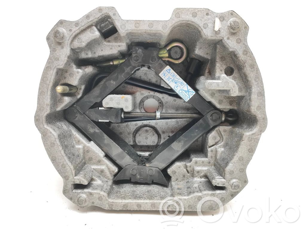 Peugeot 407 Tool set 