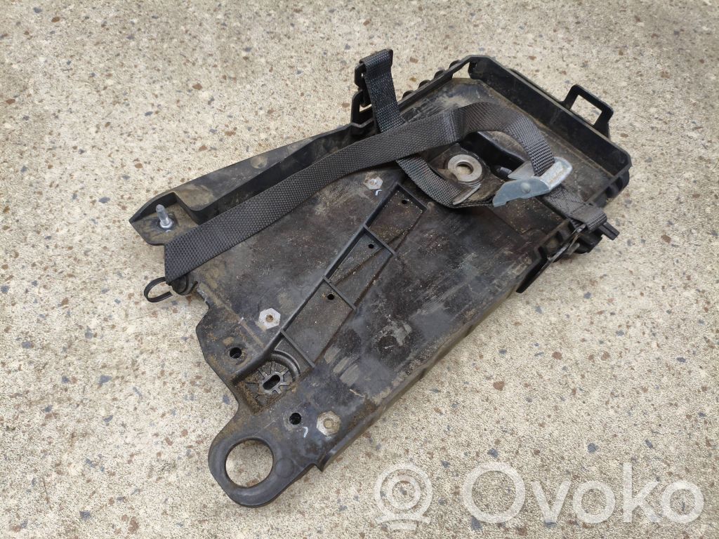 Volvo XC40 Battery bracket 
