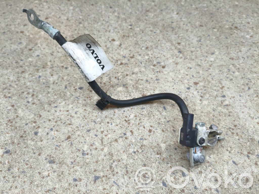 Volvo XC40 Positive cable (battery) 