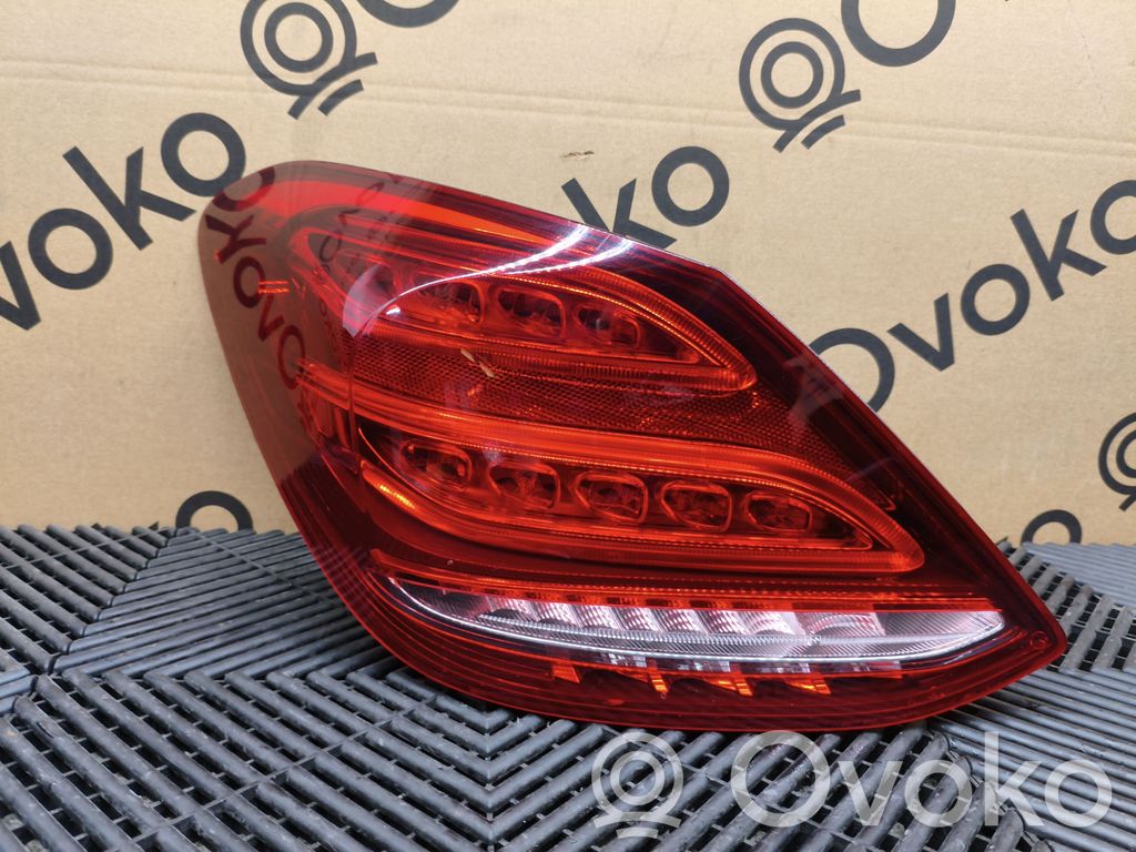 Mercedes-Benz C W205 Lampa tylna 