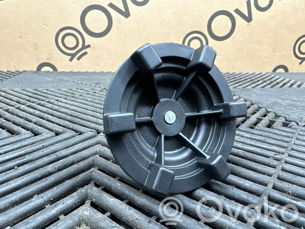 Tornillo de la rueda de repuesto   D3L5A
