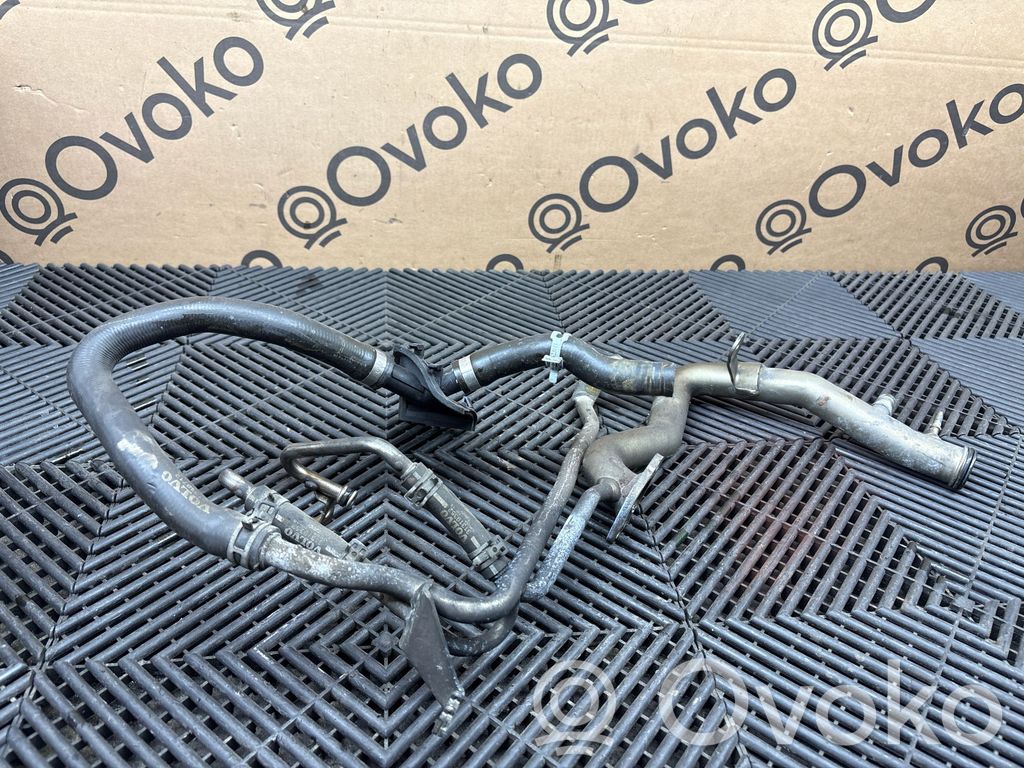 Volvo XC90 Tubo flessibile del liquido di raffreddamento del motore 