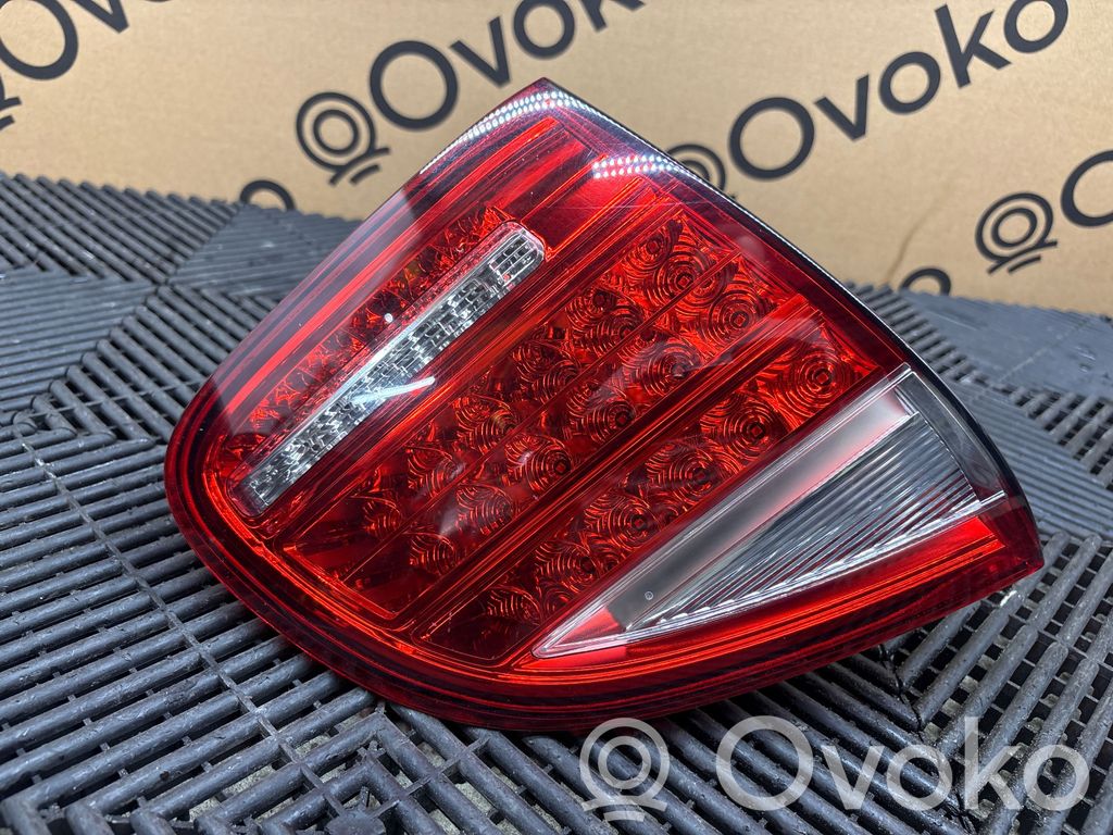 Porsche Cayenne (92A) Lampă spate în capacul portbagajului