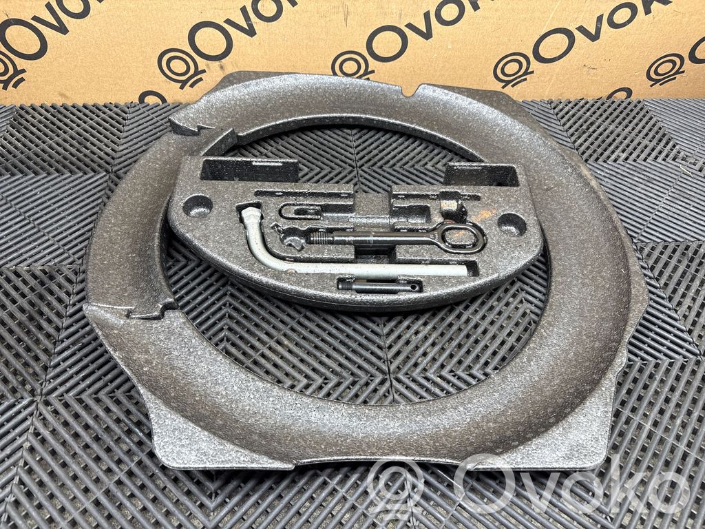 Audi A8 S8 D4 4H Rivestimento vano della ruota di scorta