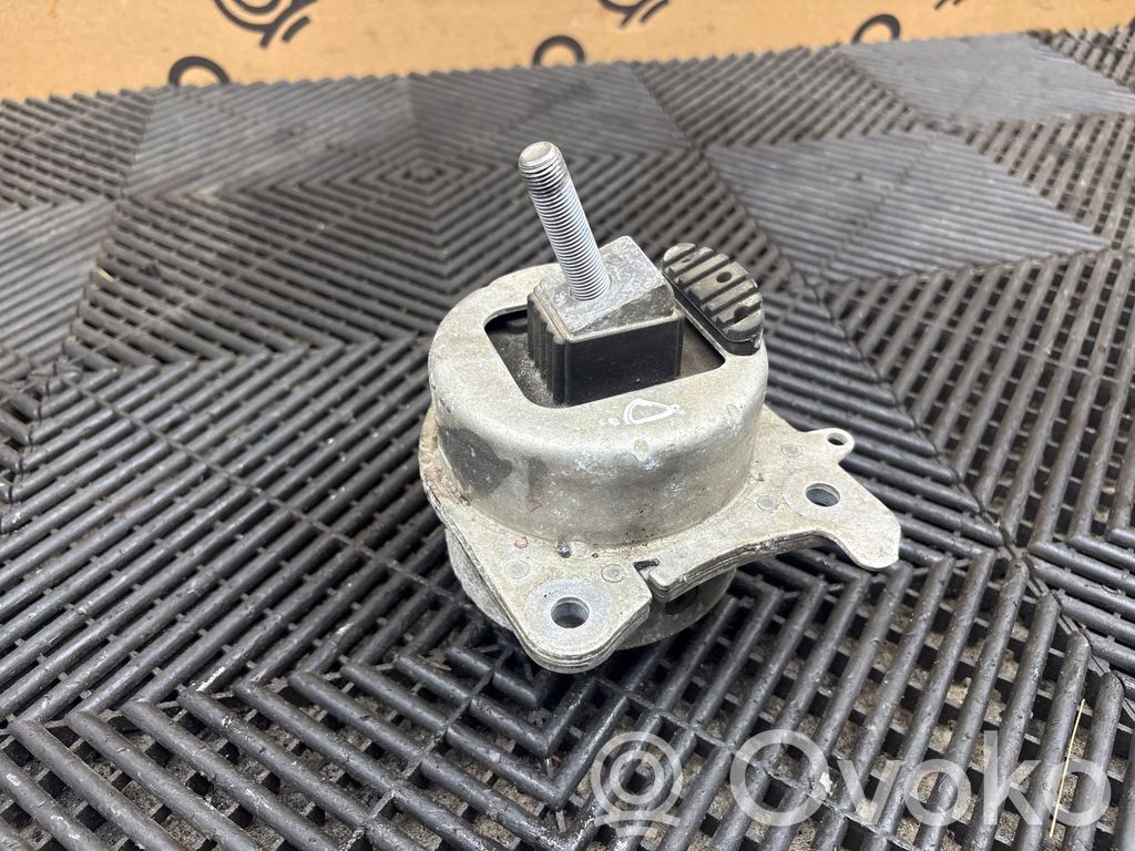 Engine mount bracket   00505515100,0D894,08217,01007,149811