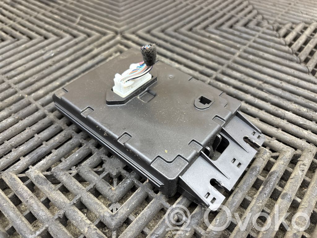 Dodge Challenger Gaisa kondicionēšanas / salona apsildes vadības bloks
