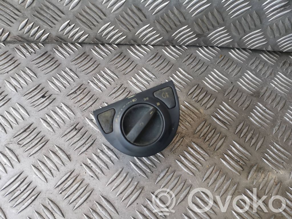 Light switch   1278613