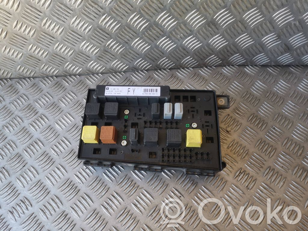 Opel Astra H Módulo de fusible 