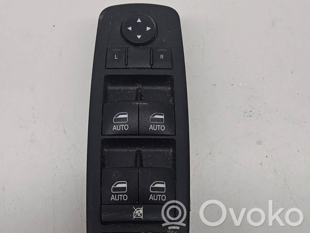 Chrysler Pacifica Electric window control switch 