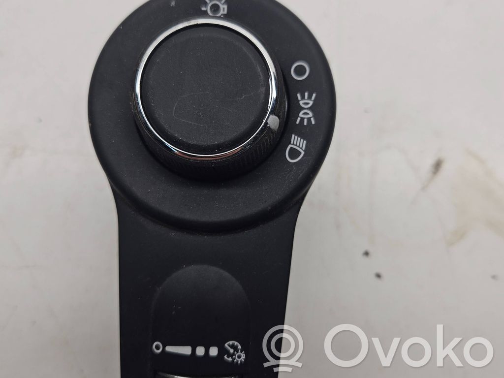 Chrysler Pacifica Light switch 