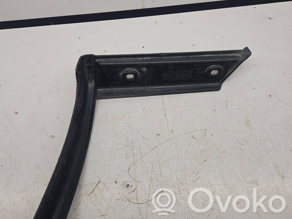 Dodge RAM Moldura embellecedora del guardabarros trasero 