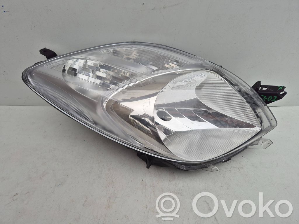 Toyota Yaris Lampa przednia 