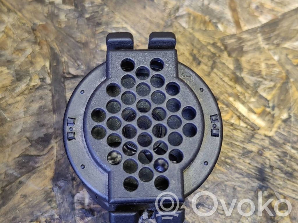 BMW 5 E39 Garsiakalbis (-iai) priekinėse duryse 