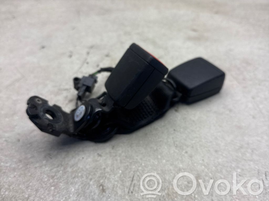 Audi A4 S4 B9 Klamra środkowego pasa bezpieczeństwa fotela tylnego 
