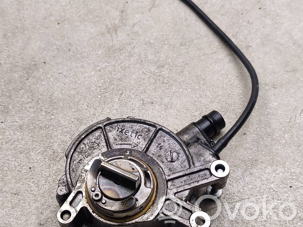 BMW 7 F01 F02 F03 F04 Vacuum pump 