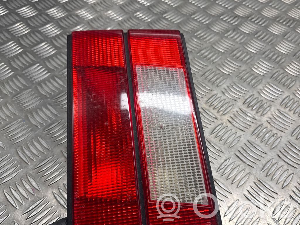 BMW 5 E34 Galinis žibintas dangtyje 