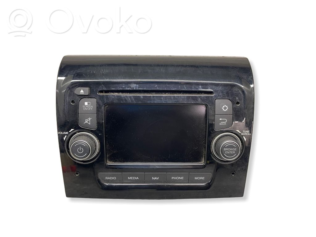 Radio / CD/DVD atskaņotājs / navigācija