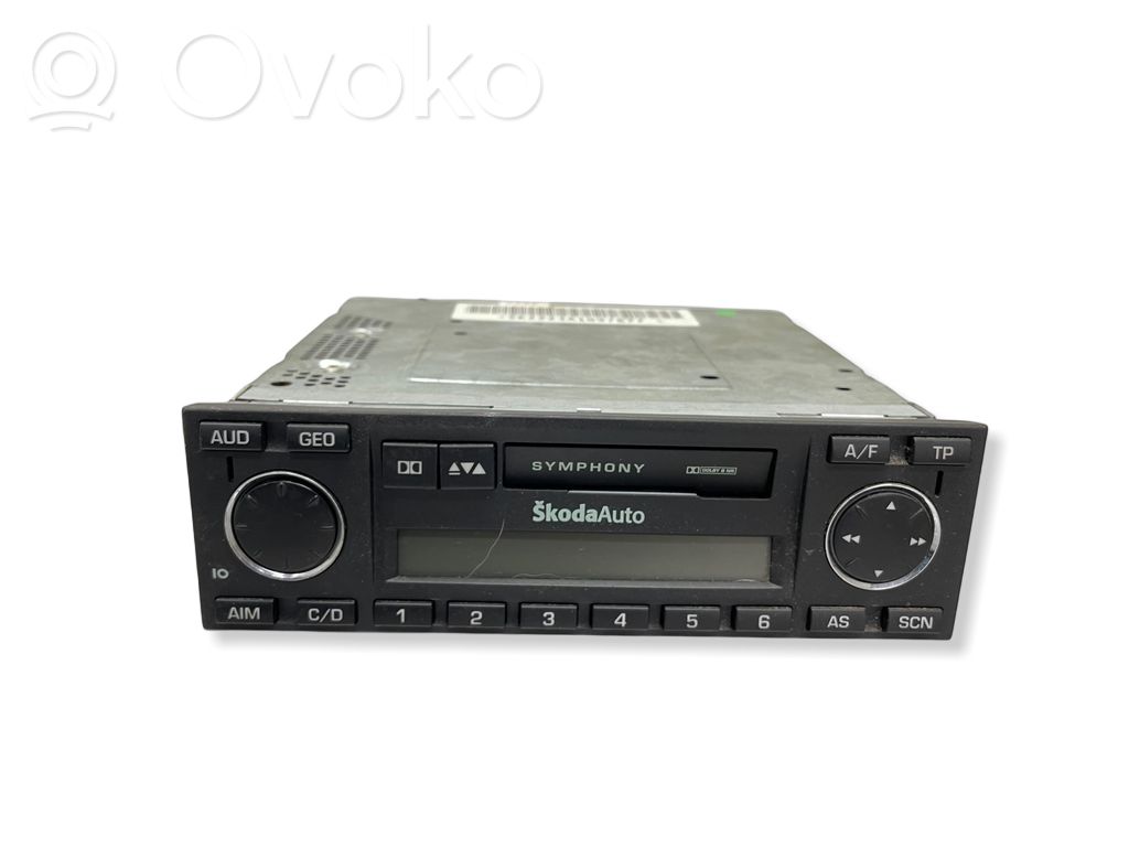 Radio / CD/DVD atskaņotājs / navigācija