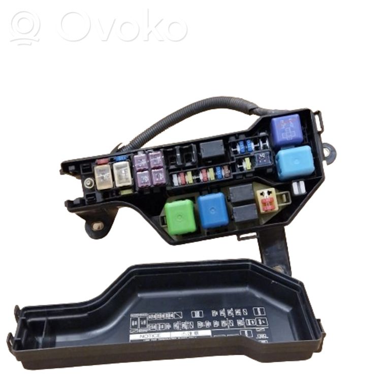 8274130040 Toyota Altezza Fuse box set, €89.00 | RRR