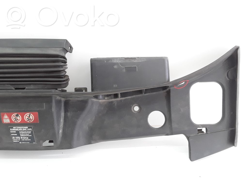 A0005840526 Mercedes-Benz C W204 Kühlerverkleidung, 40.00 € | RRR 