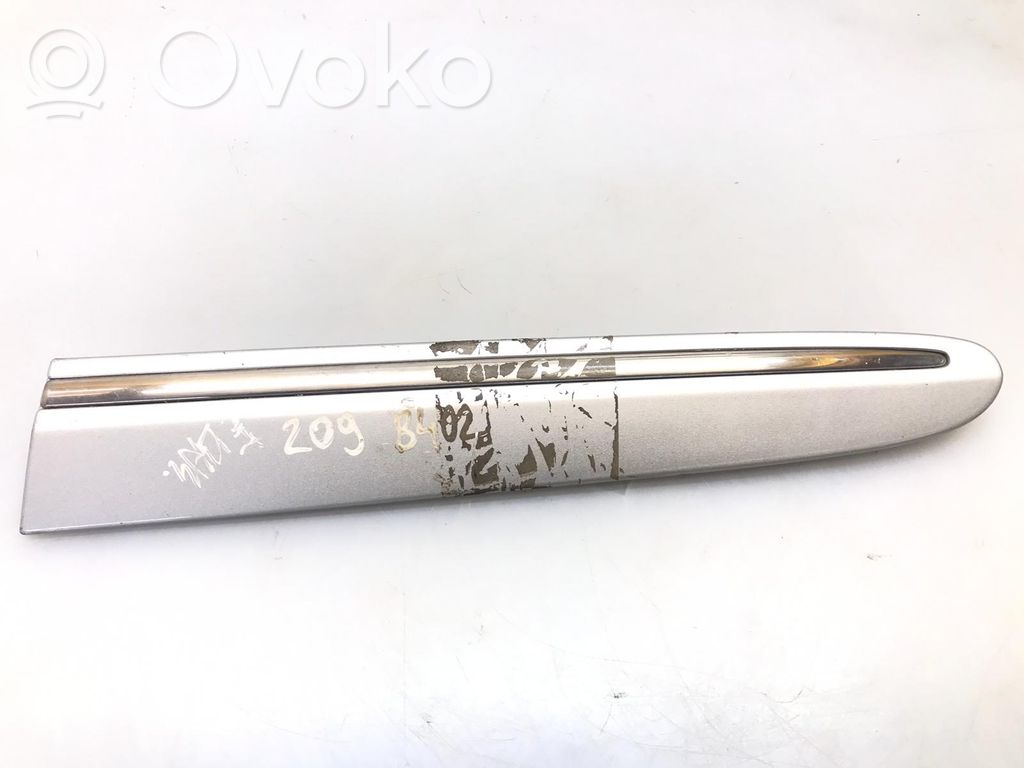 Aizmugurējā spārna uzlika / moldings