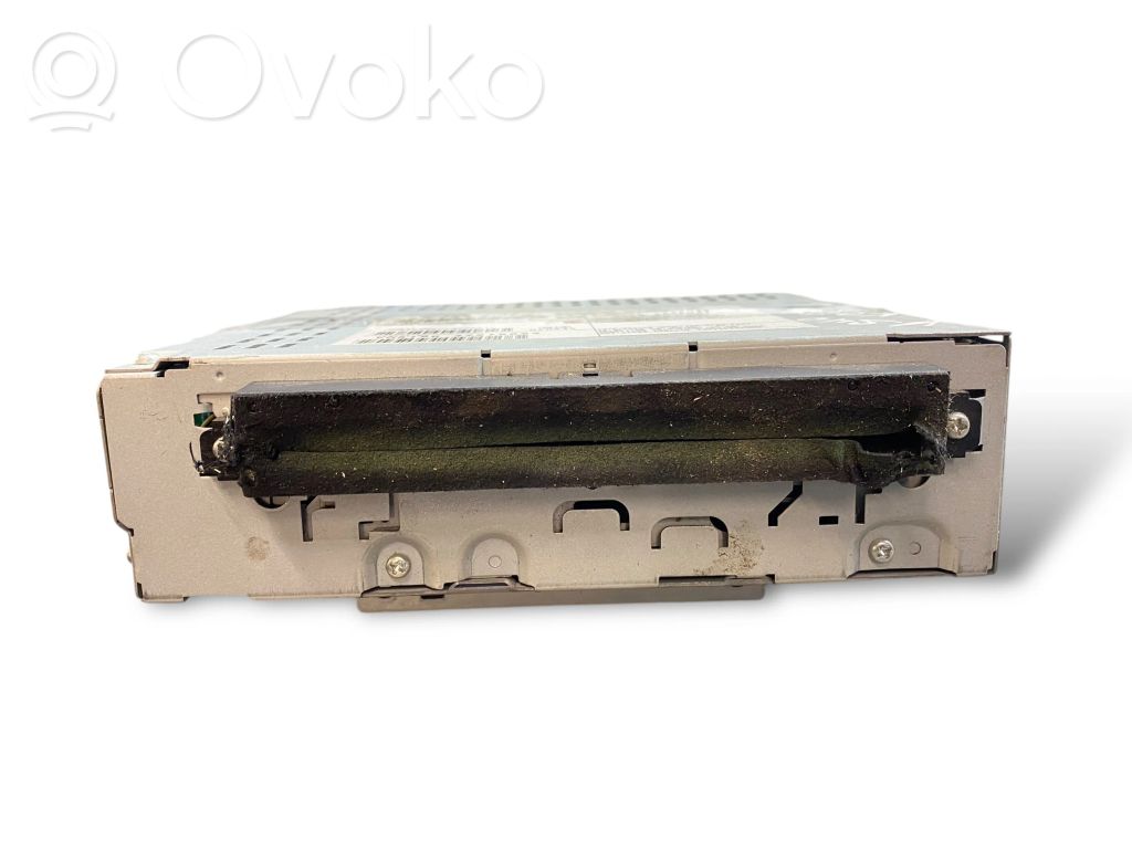 Radio / CD/DVD atskaņotājs / navigācija