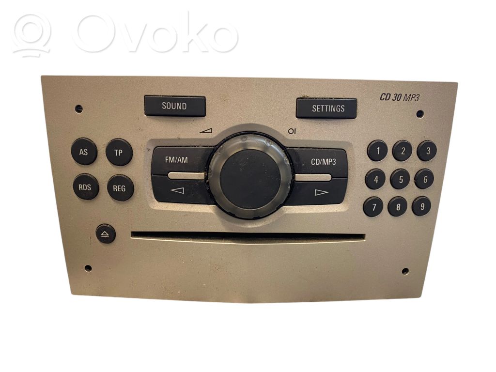 Radio / CD/DVD atskaņotājs / navigācija