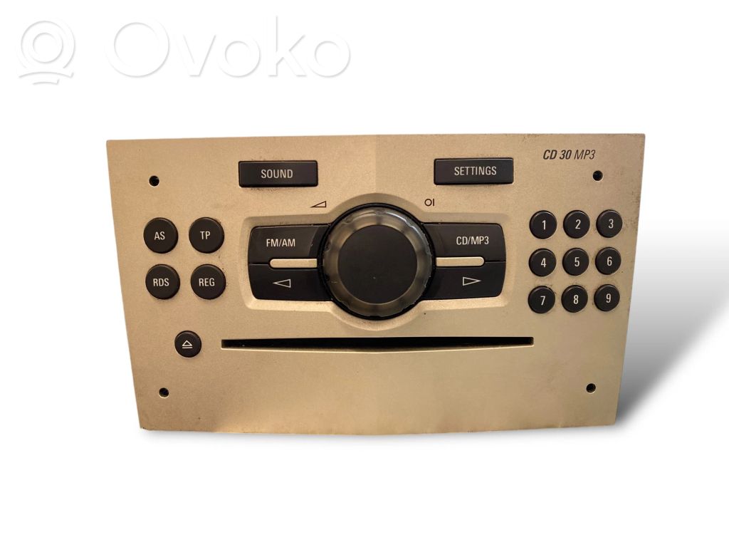 Radio / CD/DVD atskaņotājs / navigācija
